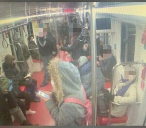 Milano: ingressi scaglionati ai tornelli del metrò