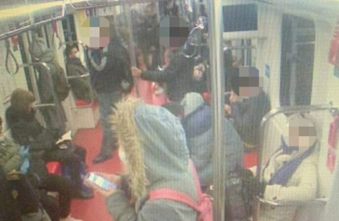 Milano: ingressi scaglionati ai tornelli del metrò