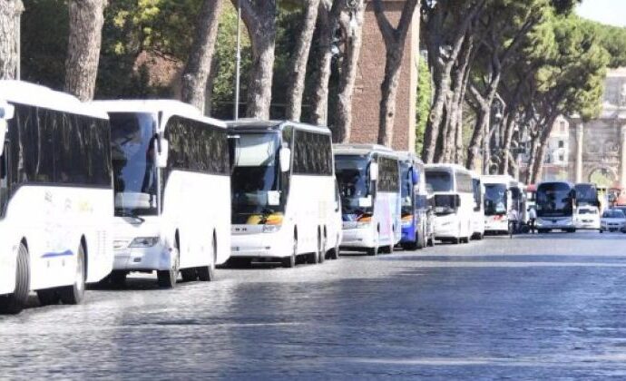 Roma: 100 pullman in affitto per potenziare il tpl
