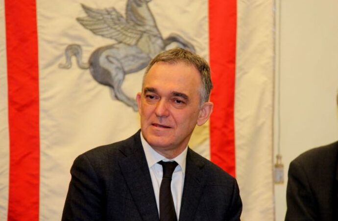 Toscana: gara tpl, avviso di garanzia per il Presidente Rossi