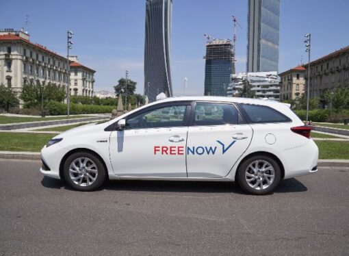 FREE NOW: arriva l’opzione “Taxi + Schermo”