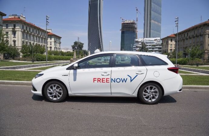 FREE NOW: arriva l’opzione “Taxi + Schermo”