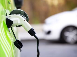 Auto elettriche: la spinta del settore autonoleggio