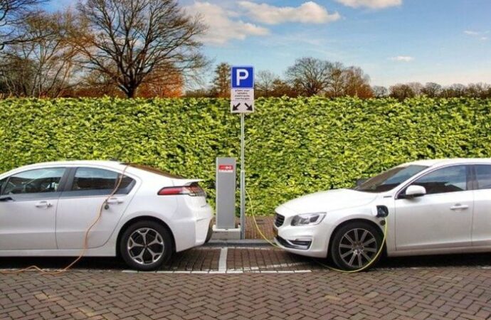 Auto elettriche: sempre più spazio dai concessionari