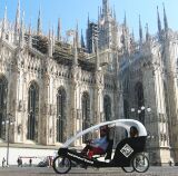 Milano. Debutto ufficiale ieri per i tricicli ecologici VeloLeo. ´Nuovo impulso per incoraggiare la mobilità sostenibile´ sottolinea l´assessore Goggi