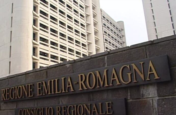 Emilia Romagna: riparte “Salta Su”, bus e treni regionali gratuiti per gli studenti