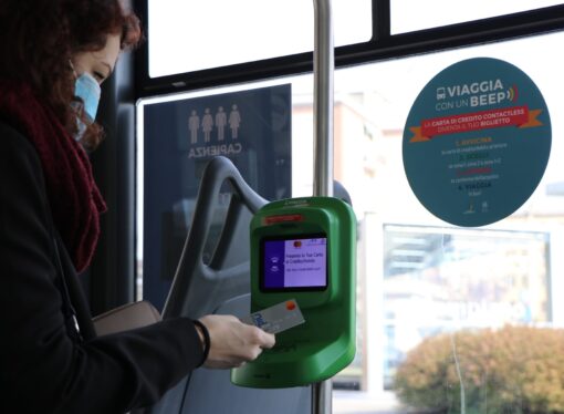 Brescia Mobilità: sui bus arriva il pagamento contactless