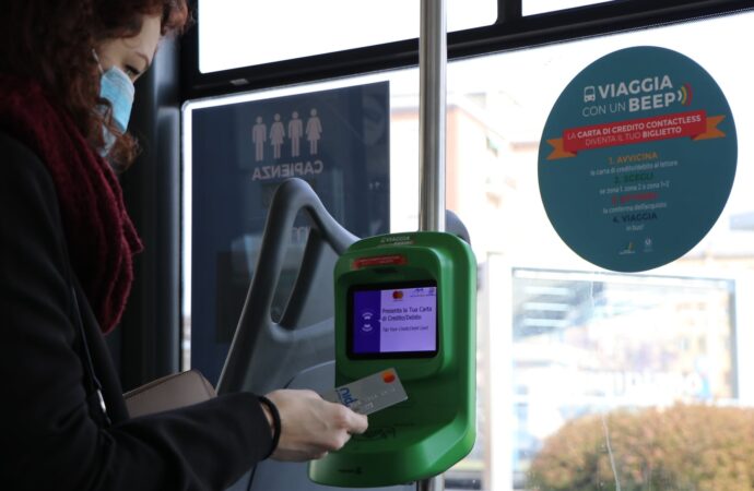 Brescia Mobilità: sui bus arriva il pagamento contactless