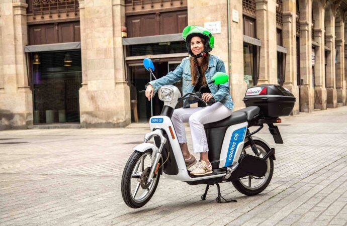 L’app di FREE NOW integra gli scooter di Cooltra.