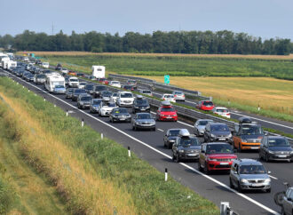 Per le vacanze gli italiani preferiscono l’auto