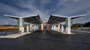 Gran Bretagna: Gridserve Electric Highway, le stazioni di ricarica sono “targate” ABB