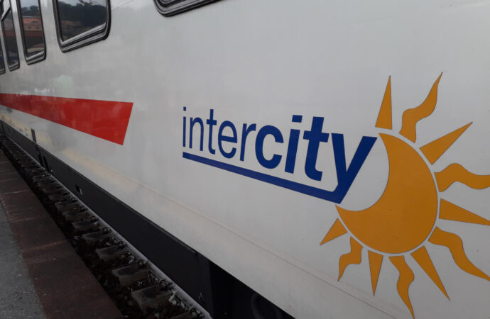 Firmati i decreti per nuovi treni Intercity e per gli autobus elettrici
