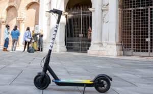 Roma: ATAC e monopattini Helbiz insieme per migliorare la mobilità intermodale della Capitale