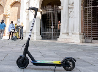 Roma: ATAC e monopattini Helbiz insieme per migliorare la mobilità intermodale della Capitale