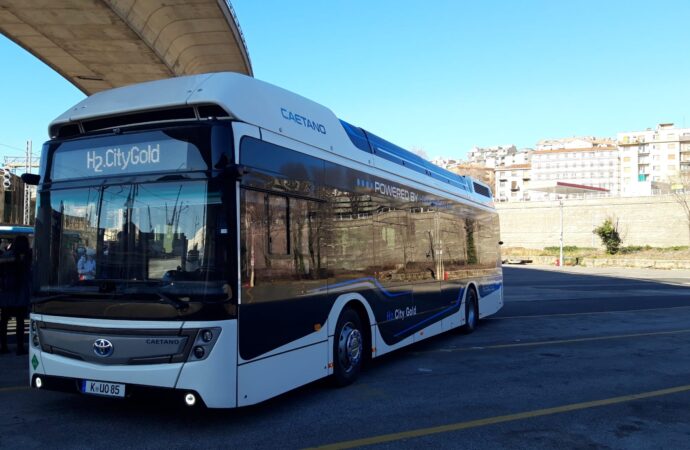 Trieste: presentato il bus a idrogeno Caetano H2.City Gold