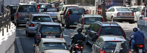Roma: gli autobus prigionieri delle auto viaggiano a 1km/h