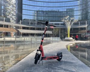 Milano: la nuova flotta di monopattini V5 di Voi Technology sbarca in città