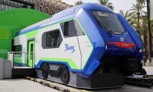 Palermo: Blues, il treno ibrido di Trenitalia, è sbarcato in città
