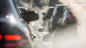 Chi inquina non paga: in Italia la tassazione auto è scollegata dalle emissioni