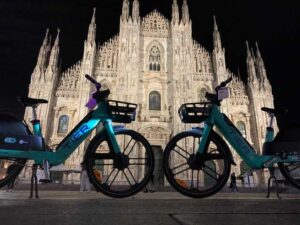 Da oggi a Milano disponibili 1000 biciclette elettriche TIER
