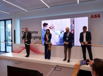 ABB E-mobility  inaugura il suo più grande impianto di produzione di stazioni di ricarica in corrente continua in Italia