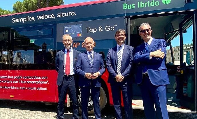 Roma: Atac, presentato il primo bus “contact less”