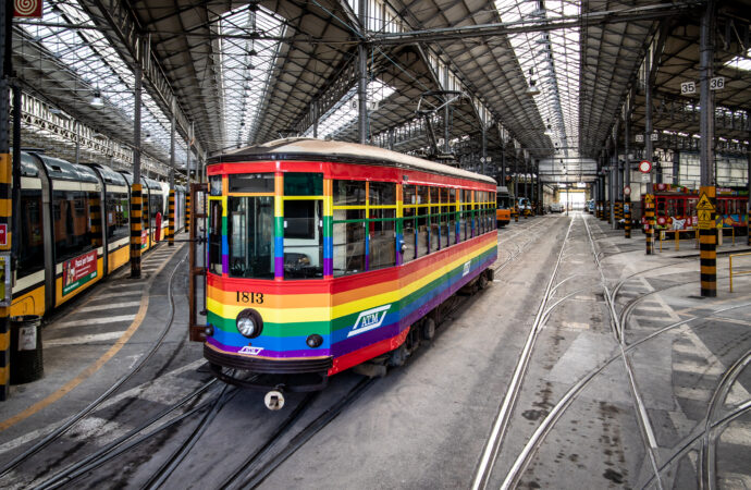 Milano: ATM, un tram arcobaleno per le vie della città