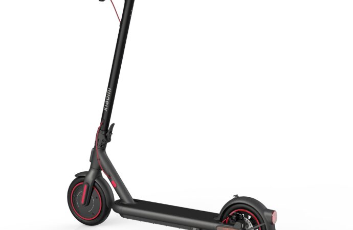 Monopattini: Xiaomi Electric Scooter 4 Pro disponibile in Italia
