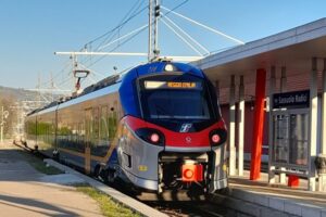 Emilia Romagna: Treni regionali, nel primo trimestre 2025 migliora la puntualità