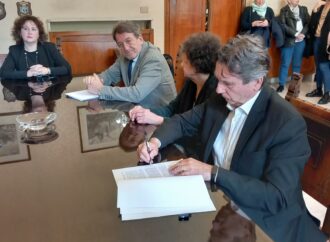 Modena: firmato l’accordo tra Seta e le istituzioni locali per l’inserimento lavorativo degli stranieri con status di protezione internazionale