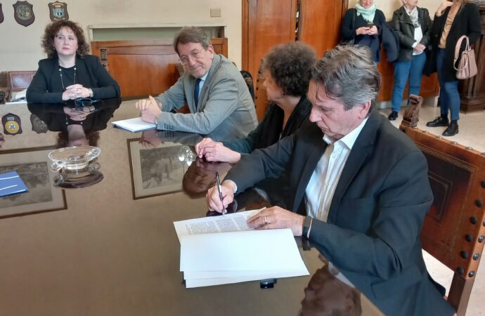Modena: firmato l’accordo tra Seta e le istituzioni locali per l’inserimento lavorativo degli stranieri con status di protezione internazionale