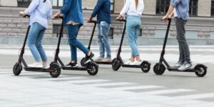 Parigi vieta i monopattini elettrici a noleggio