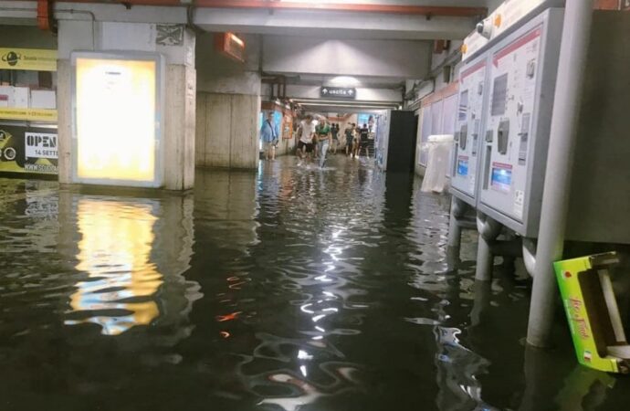 Roma: il maltempo mette in ginocchio linea A e C della metropolitana