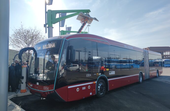 Bologna: Tper, presentati i nuovi bus elettrici