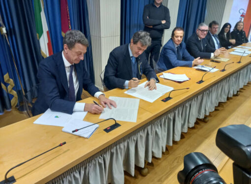 Abruzzo: firmato il nuovo contratto di servizio con Trenitalia