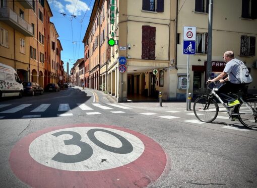 Bologna: Città 30, nel primo anno quasi dimezzato il numero di persone decedute e nessun pedone ucciso