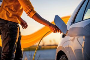 Il futuro della mobilità elettrica in Italia al 2035 nel report di Motus-E e PwC Strategy