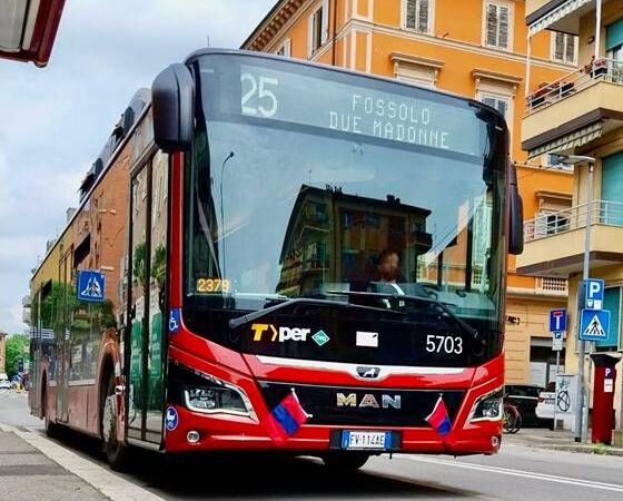 Bologna in Champions League: in città anche i bus Tper si vestono di rossoblù