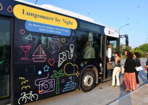 Massa-Carrara: torna il servizio autobus serale Lungomare by night