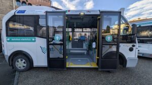 Lucca: presentati 6 nuovi minibus elettrici