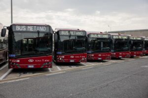 Roma: via libera all’acquisto di altri 78 autobus a metano