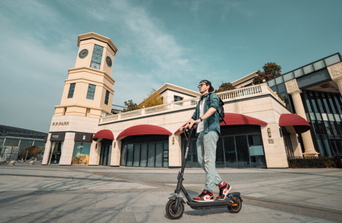 Milano: NAVEE rivoluziona la micromobilità con il lancio di ST3 Pro e GT3 Max