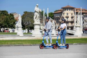 Padova: prorogati i viaggi gratuiti sui monopattini Dott per gli abbonati al Trasporto Pubblico