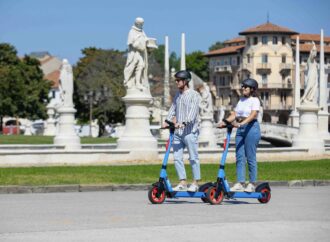 Padova: prorogati i viaggi gratuiti sui monopattini Dott per gli abbonati al Trasporto Pubblico