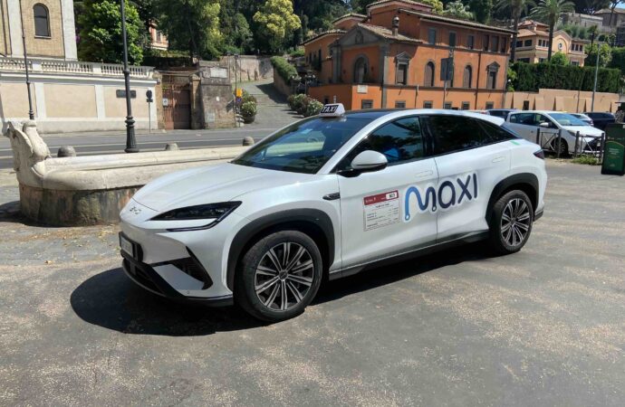 BYD e MAXI insieme per la mobilità elettrica professionale