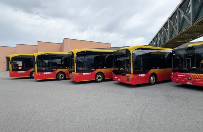 Bergamo: ATB, consegnati 11 nuovi autobus elettrici