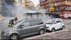 Roma: ATAC, fiamme da un monopattino elettrico a bordo provocano incendio bus linea 557
