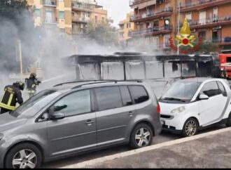 Roma: ATAC, fiamme da un monopattino elettrico a bordo provocano incendio bus linea 557