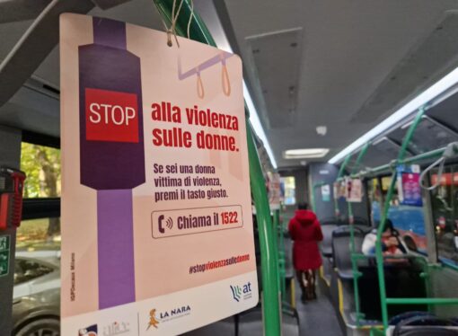 Toscana: sui bus di At la campagna STOP alla violenza sulle donne