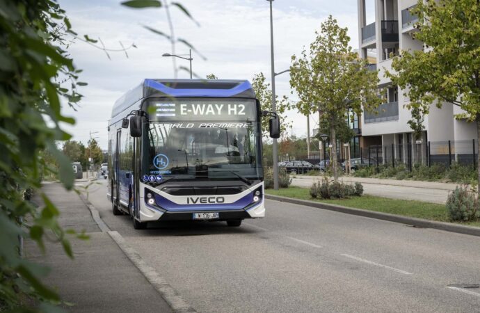 Imola: Tper, arrivati i 3 midbus elettrici Iveco E-Way
